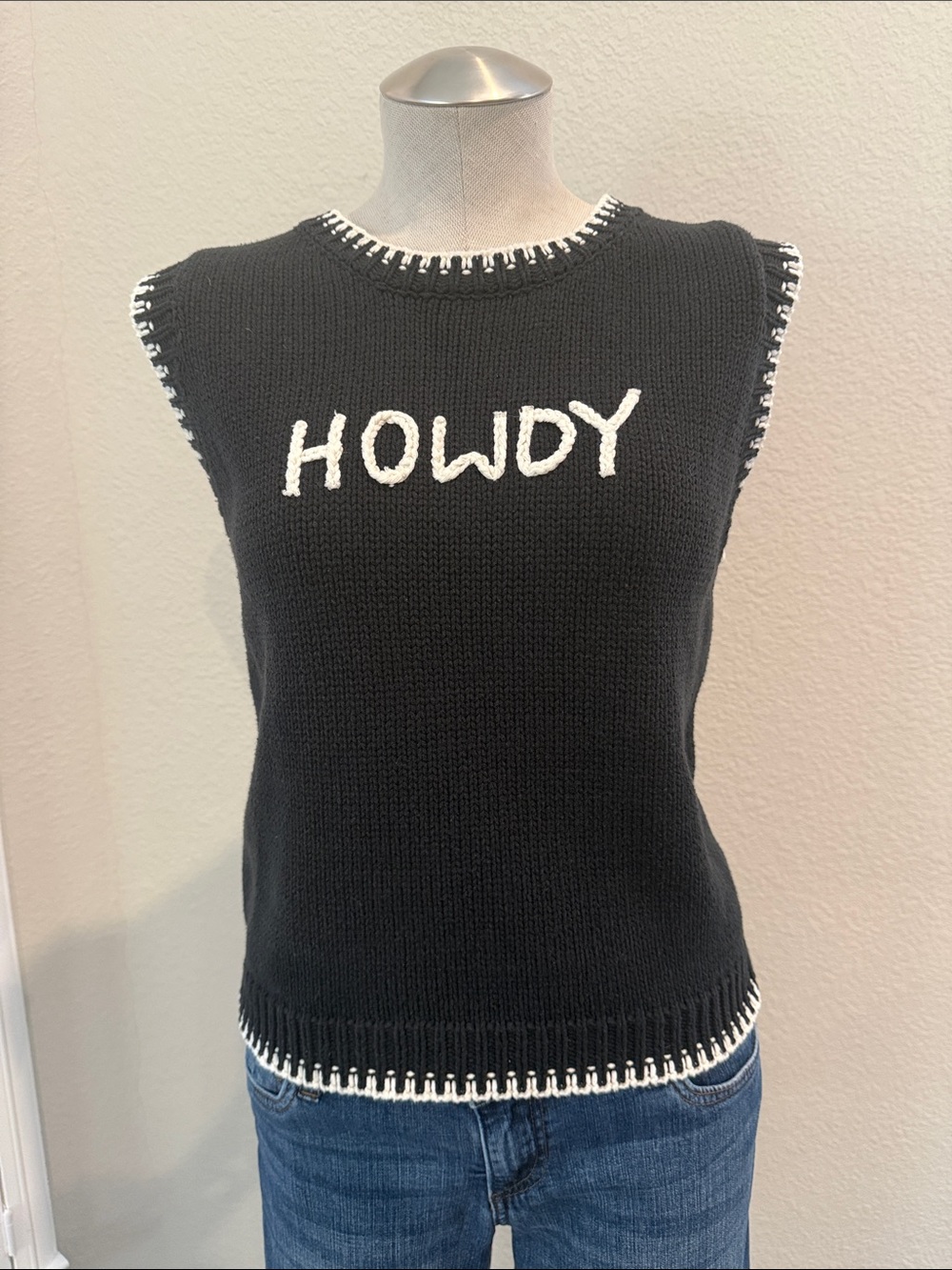 Black 'Howdy' Knit Sleeveless Sweater Tank